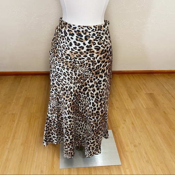 ✨SOLD✨Vici Satin Animal Cheetah Print Midi Skirt - Picture 2 of 7